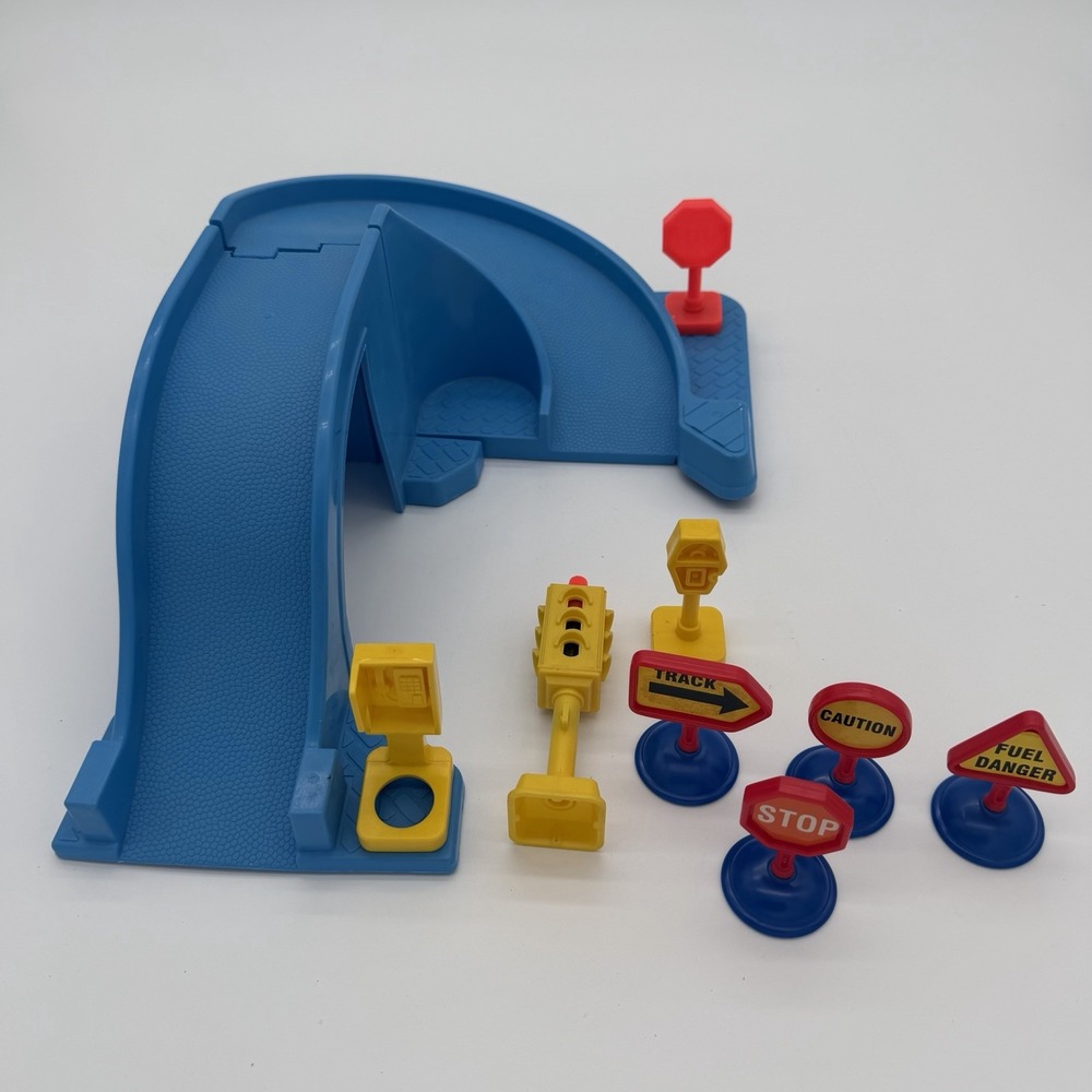 Fisher Price Little People Vintage 1986 Playset 2500 Main St. Blue Roadway Ramps